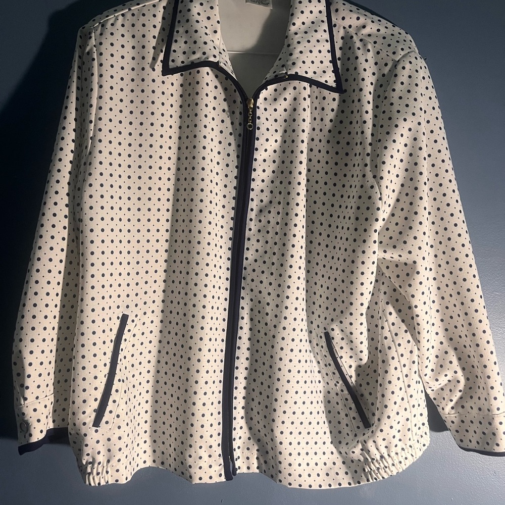 Chic Polka Dot Zip-Up Jacket